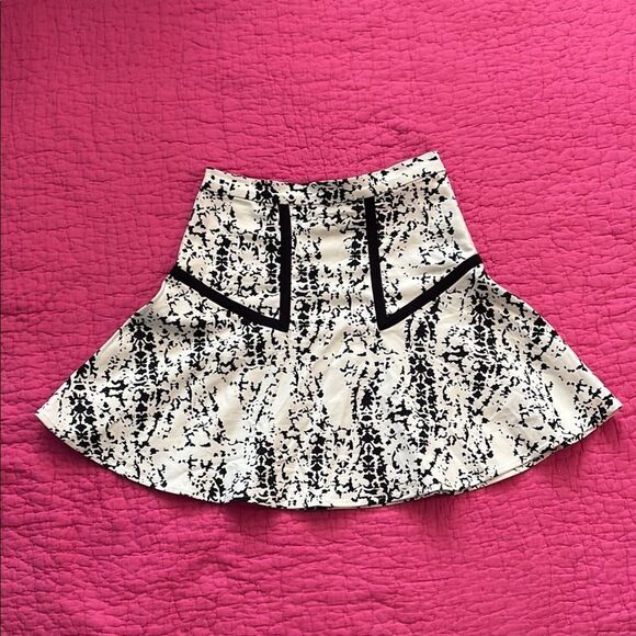 Parker mini skirt, US2 - Picture 1 of 7